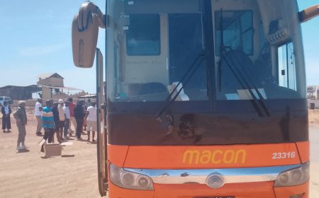 NOTÍCIA URGENTE: AUTOCARRO DA EMPRESA MACON SOBREAQUECE EM MENOS DE 30 MINUTOS APÓS PARTIDA NO NAMIBE COM DESTINO A LUANDA