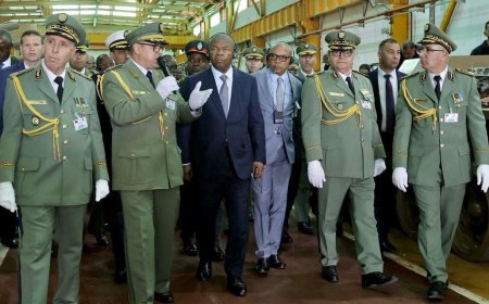 JOÃO LOURENÇO VISITA BASE MILITAR DE ALTA TECNOLOGIA NA ARGÉLIA
