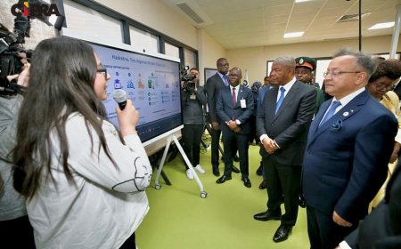JOÃO LOURENÇO VISITA ESCOLA NACIONAL DE INTELIGÊNCIA ARTIFICIAL NA ARGÉLIA
